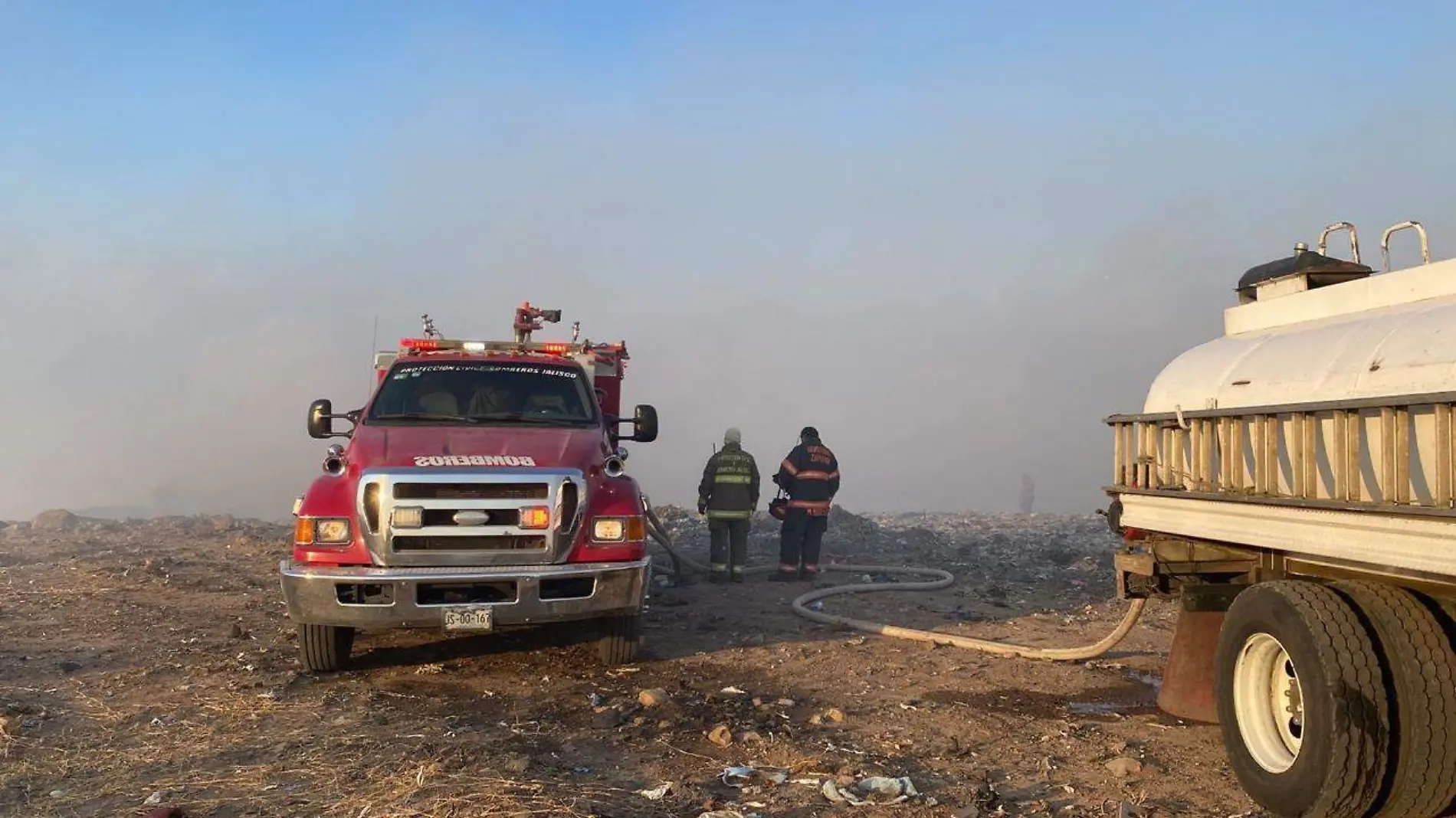 Incendio en el vertedero Los Laureles